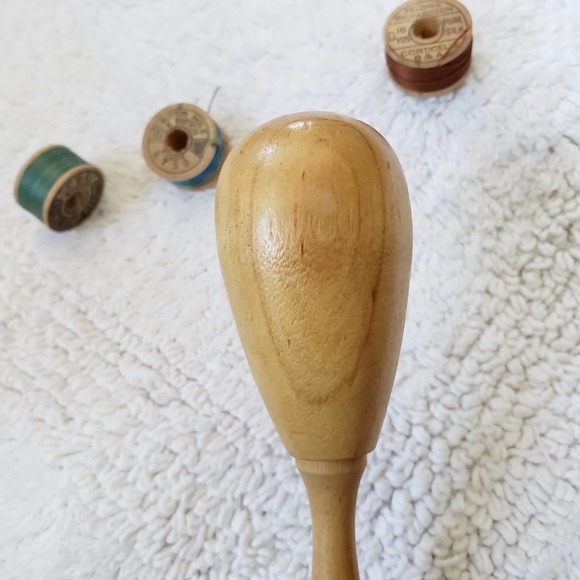 𝅺VINTAGE Solid Hard Wood Darning Egg  Measures 5 1/2" in length Old sewing tool - Picture 9 of 12